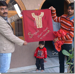 Residents from the village of Kashod in Rajasthan prepare something in recognition of Sangam Project.